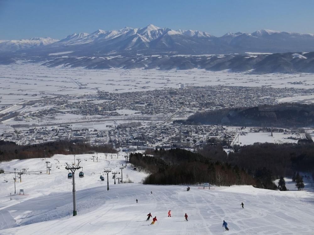 La Vista Furano Hills Natural Hot Spring Екстериор снимка